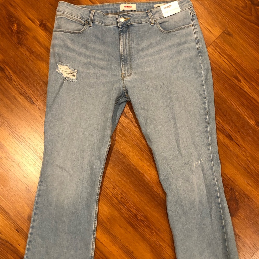 NWT Women’s Wrangler Size 18 High Rise Kick Flare